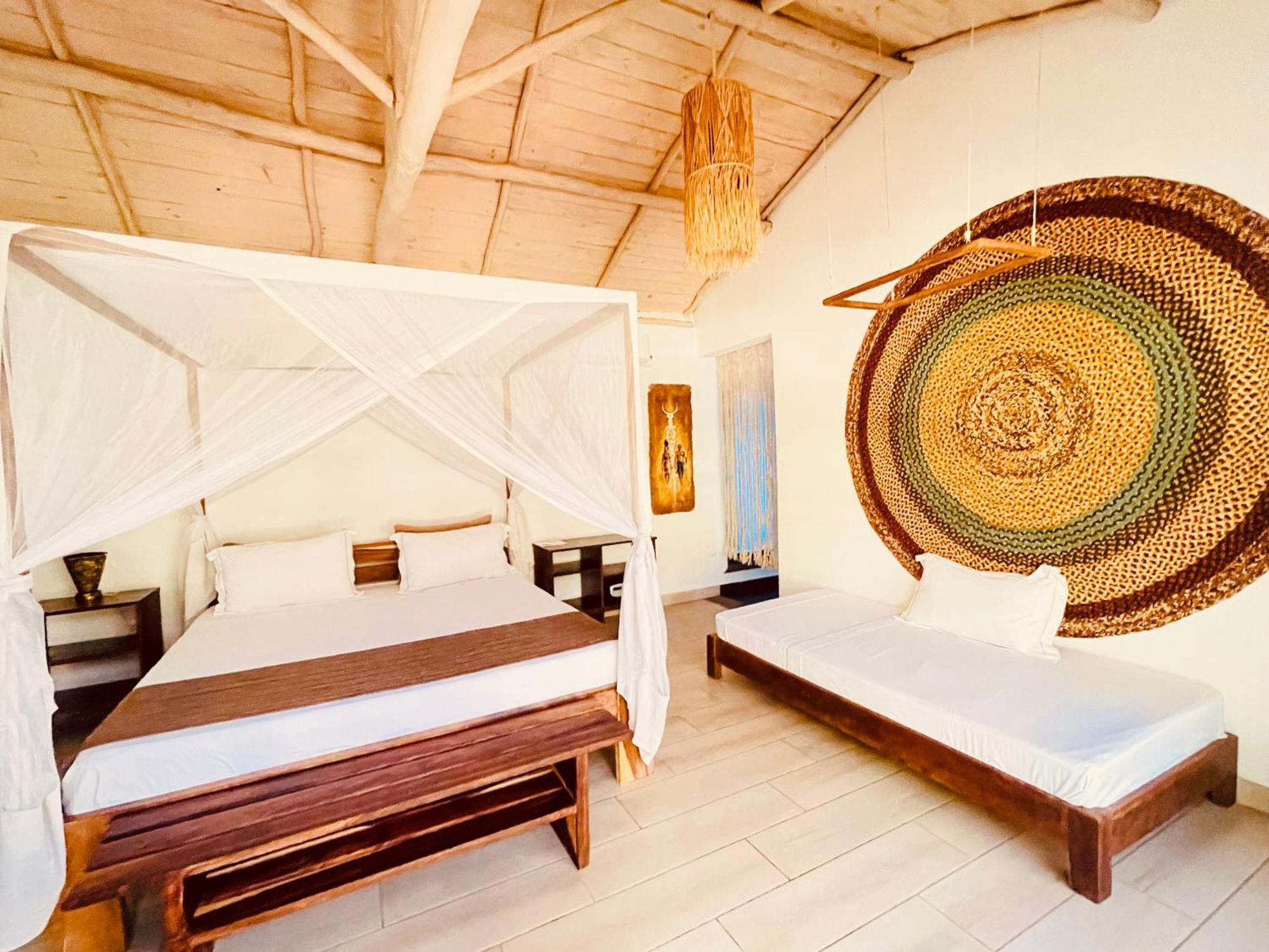 Vovo Telo Lodge Toliara Eksteriør billede