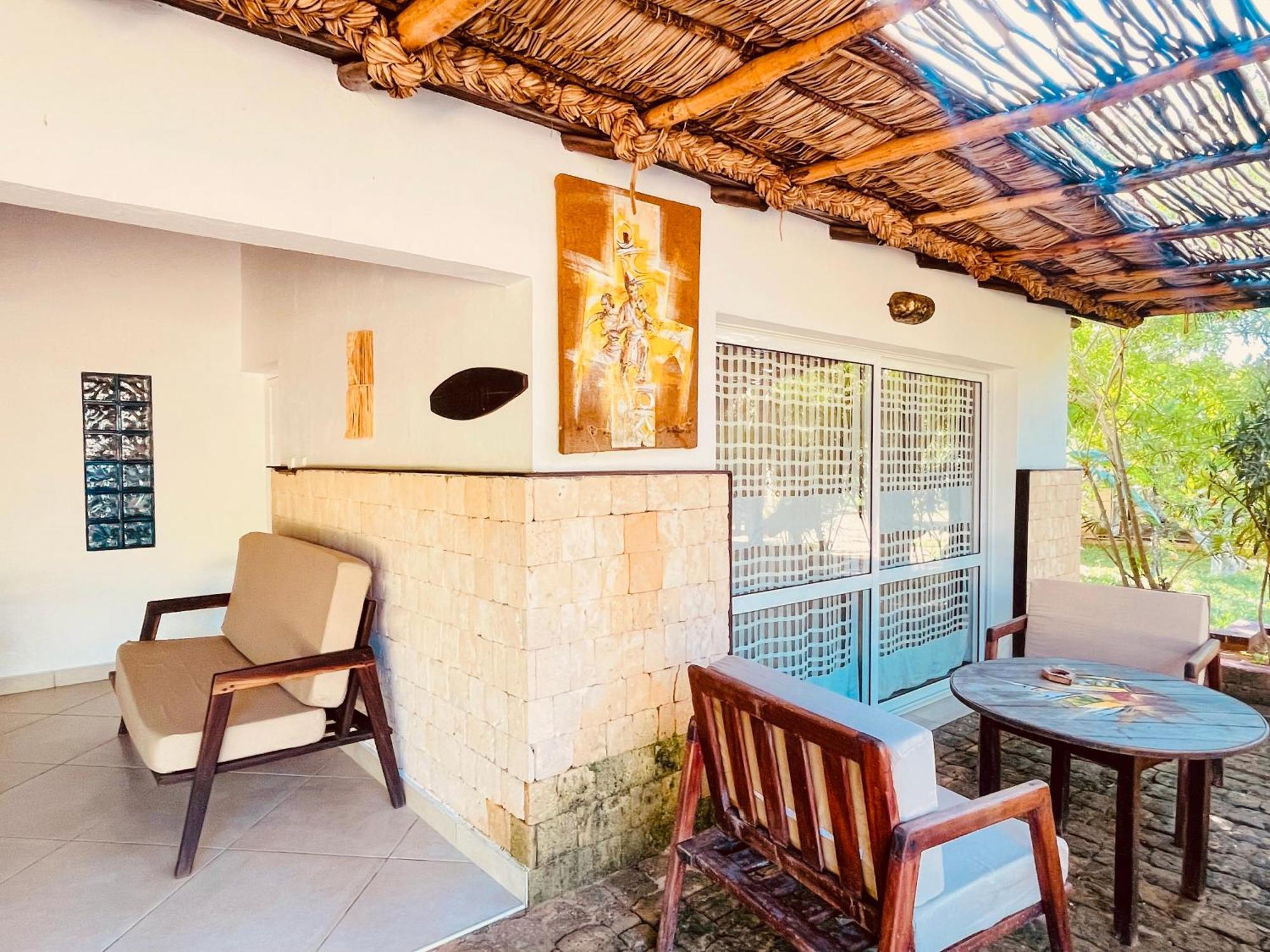 Vovo Telo Lodge Toliara Eksteriør billede