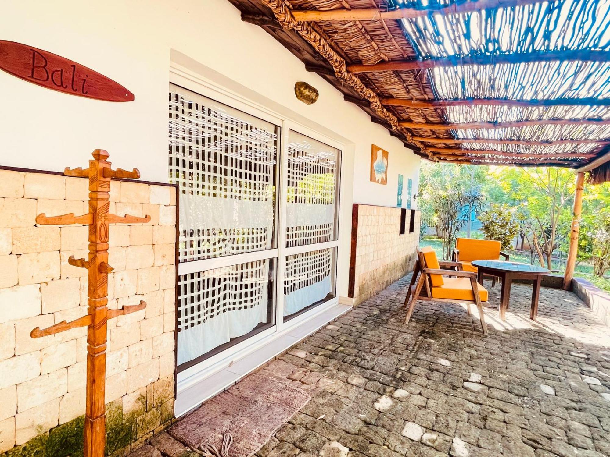 Vovo Telo Lodge Toliara Eksteriør billede