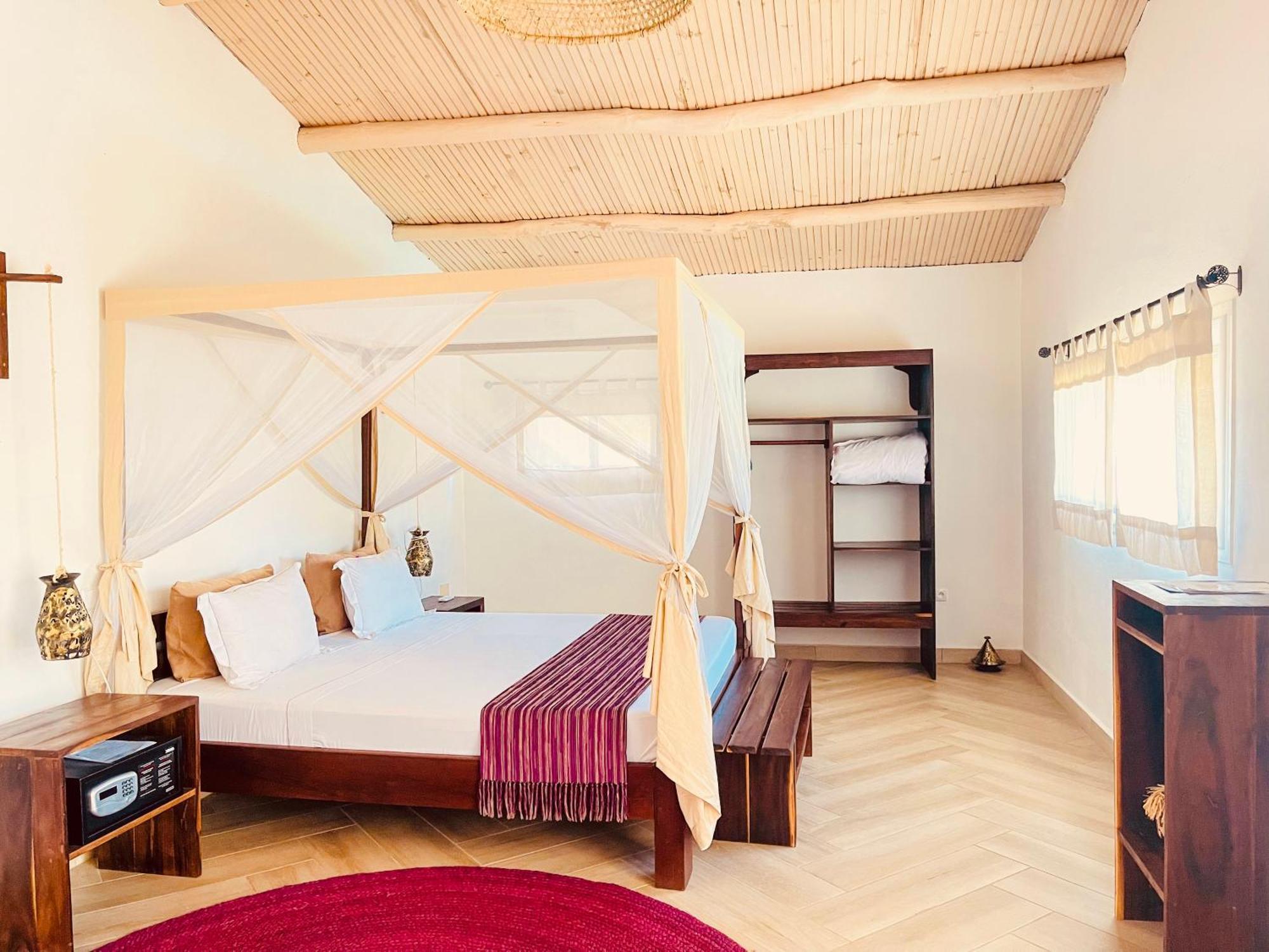 Vovo Telo Lodge Toliara Eksteriør billede