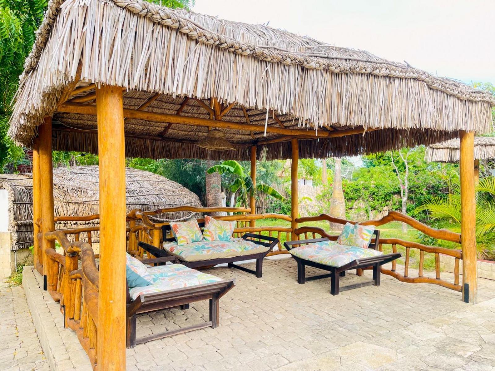 Vovo Telo Lodge Toliara Eksteriør billede