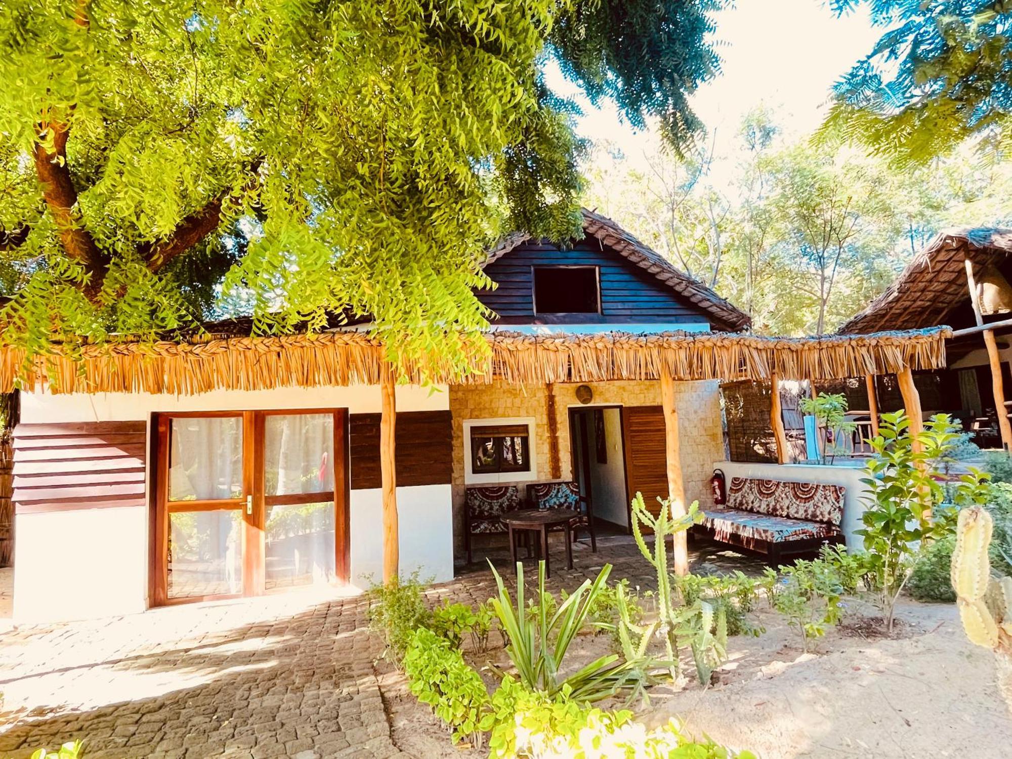 Vovo Telo Lodge Toliara Eksteriør billede