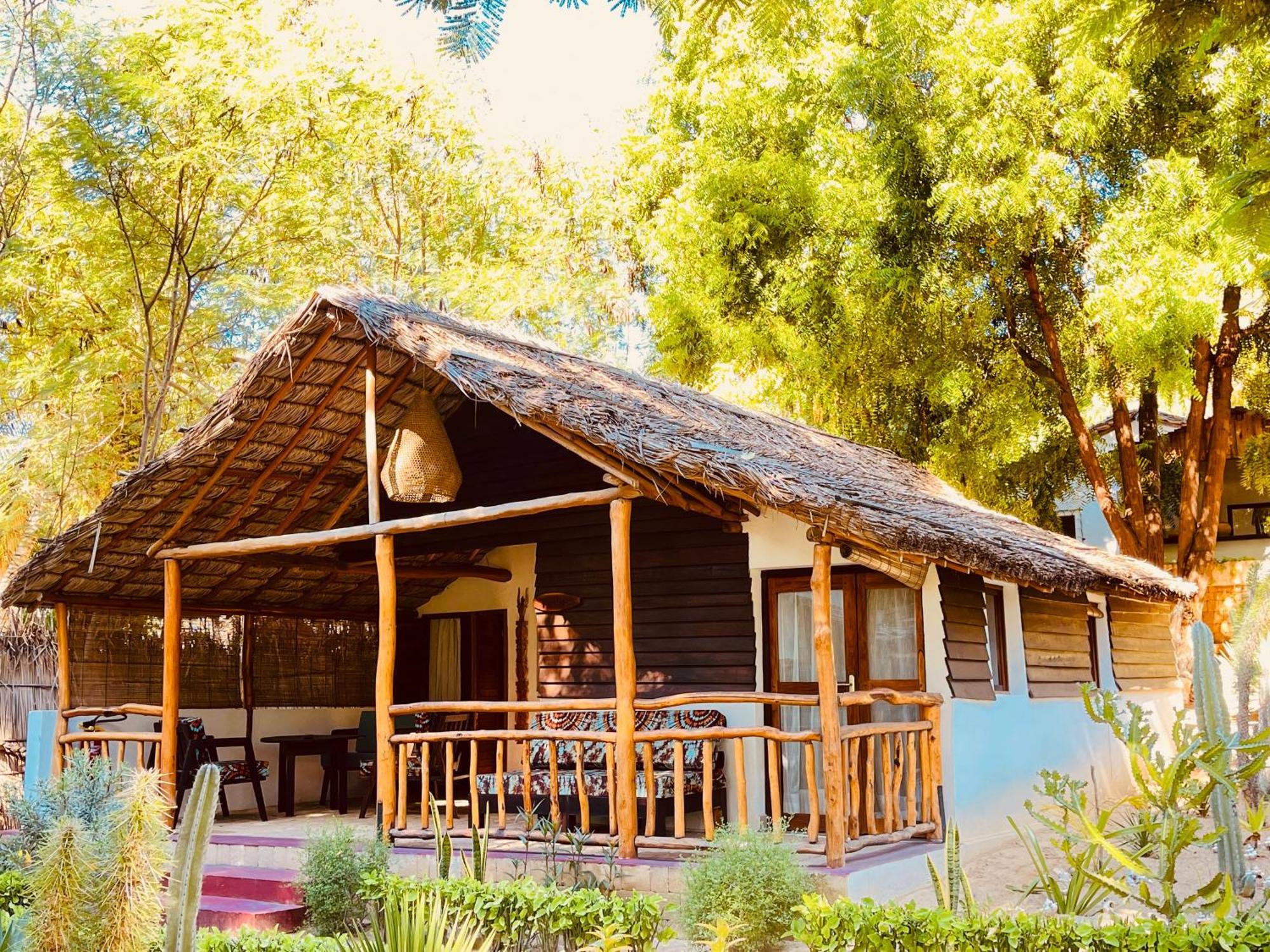 Vovo Telo Lodge Toliara Eksteriør billede