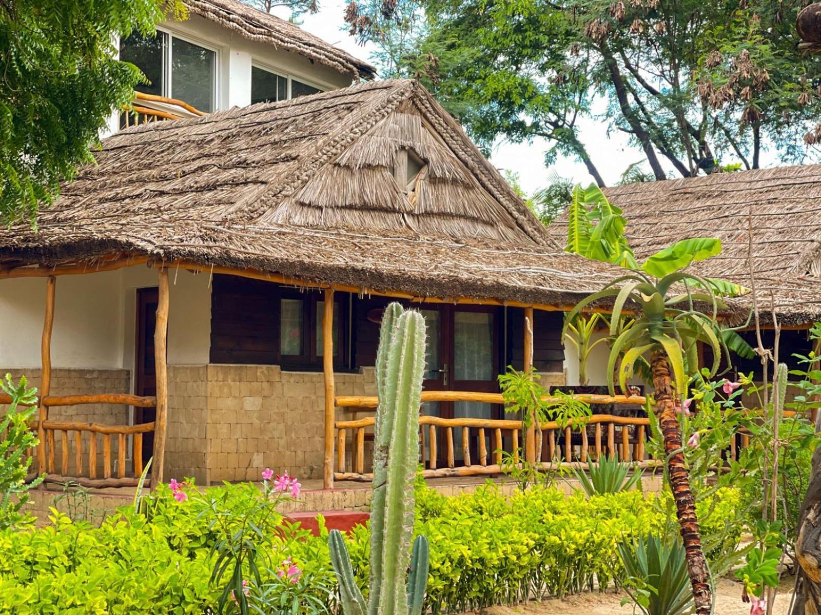 Vovo Telo Lodge Toliara Eksteriør billede