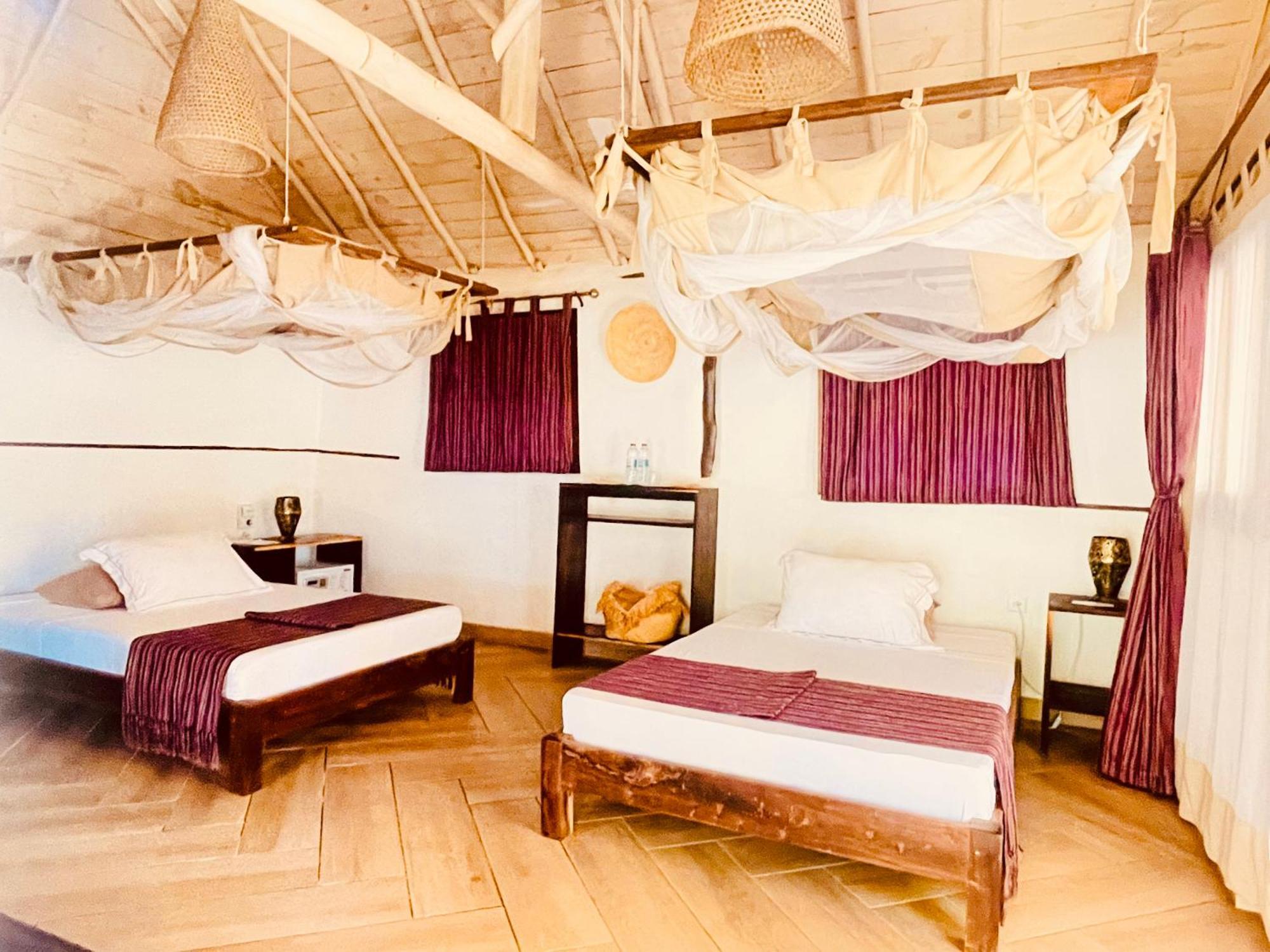 Vovo Telo Lodge Toliara Eksteriør billede