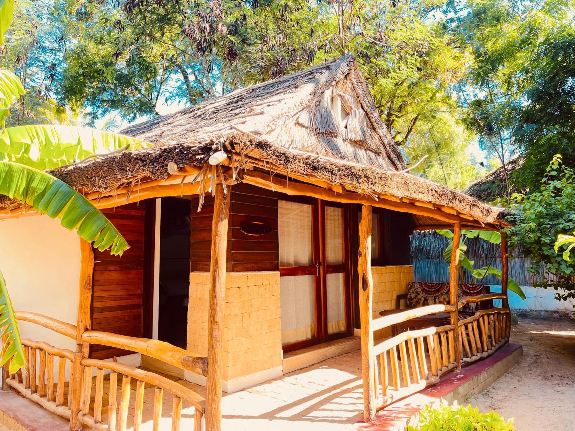 Vovo Telo Lodge Toliara Eksteriør billede