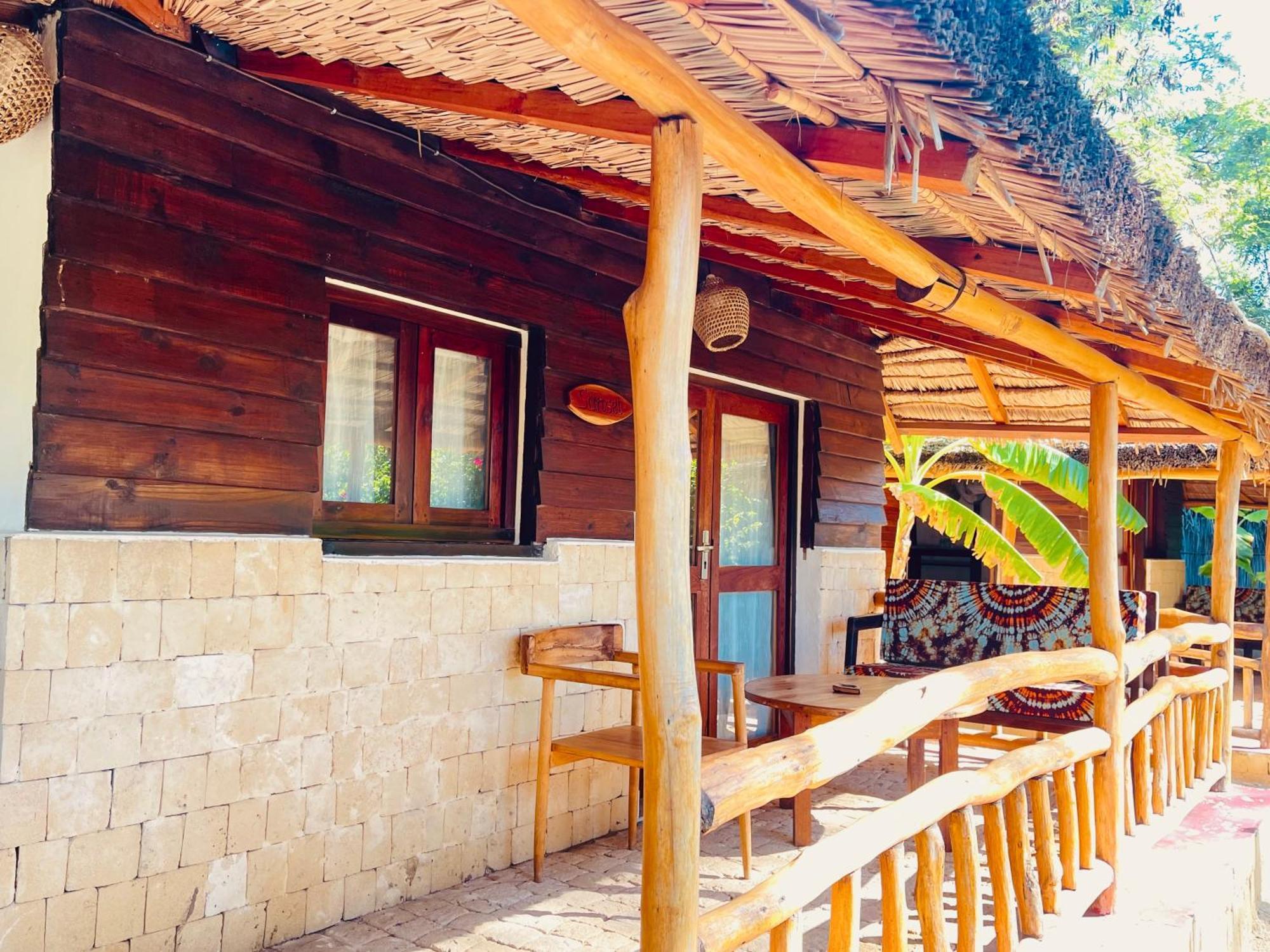 Vovo Telo Lodge Toliara Eksteriør billede