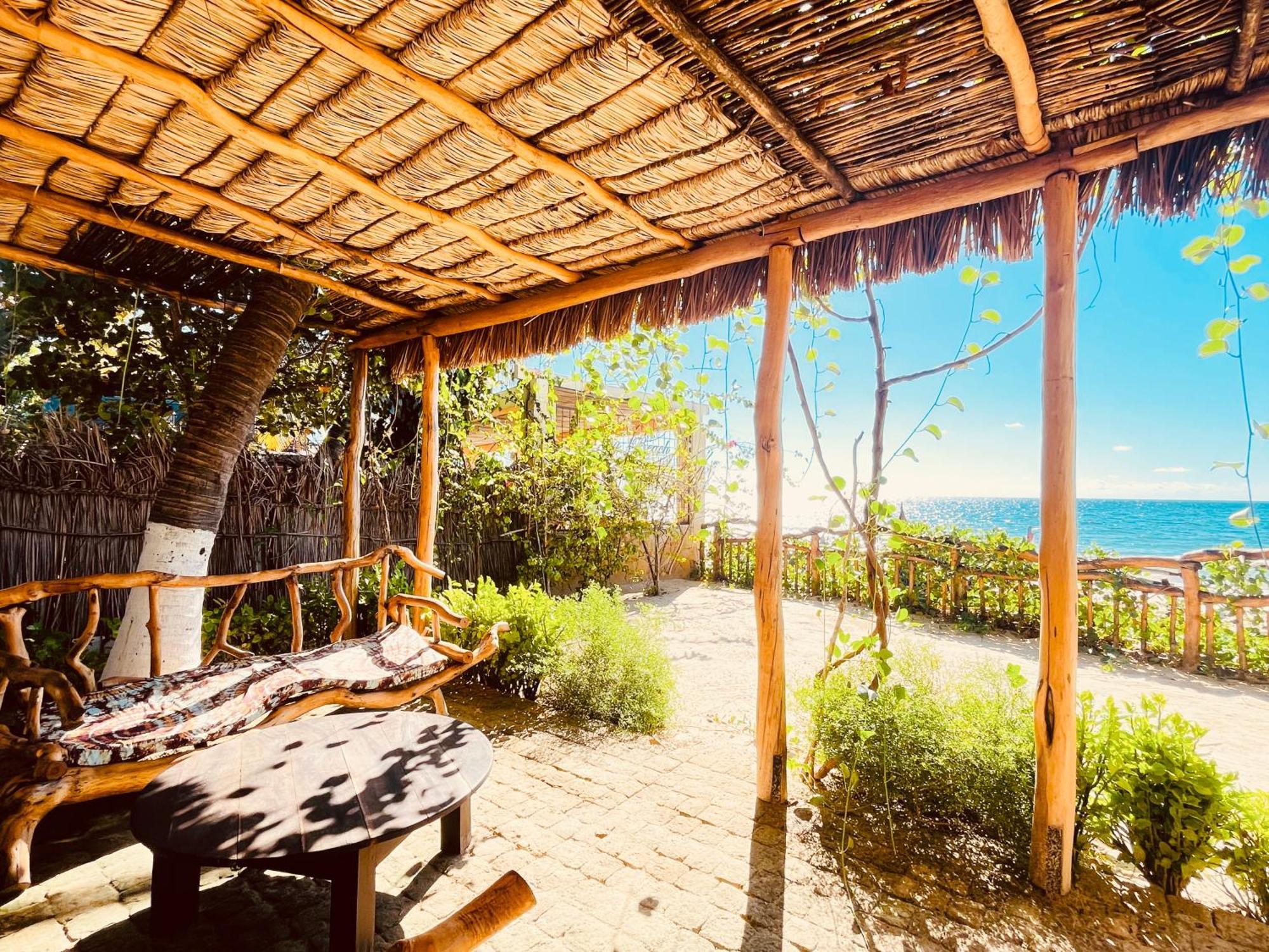 Vovo Telo Lodge Toliara Eksteriør billede