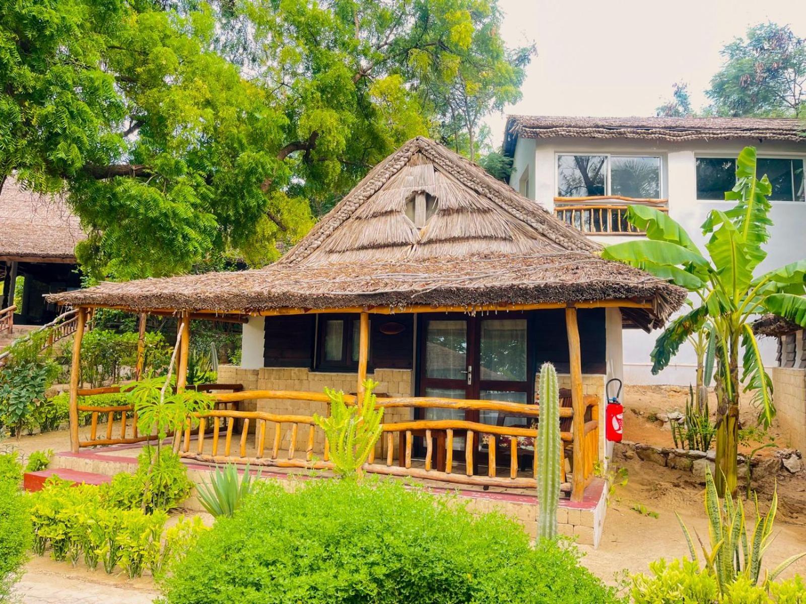 Vovo Telo Lodge Toliara Eksteriør billede