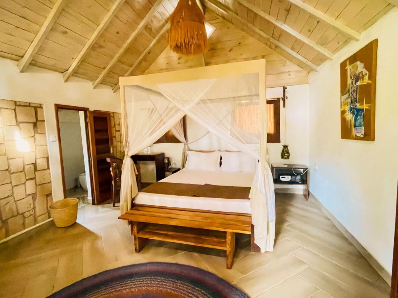 Vovo Telo Lodge Toliara Eksteriør billede